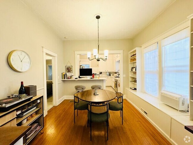 Building Photo - Updated 2 bed/ 1 bath House in Old Town Fo...