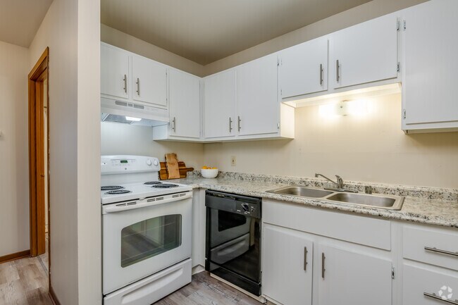 2 BR, 1 BA - 960SF