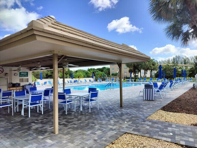 Photo - 1904 Bermuda Cir Unidad G4