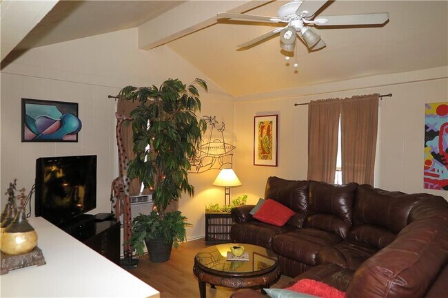 Photo - 1310 Pine St