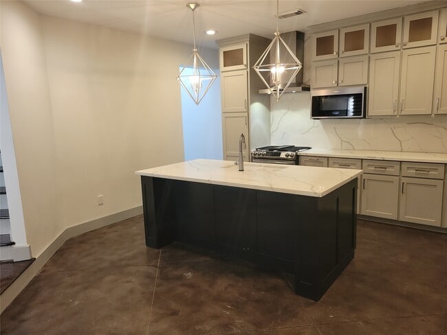 Photo - 4914 Rose St