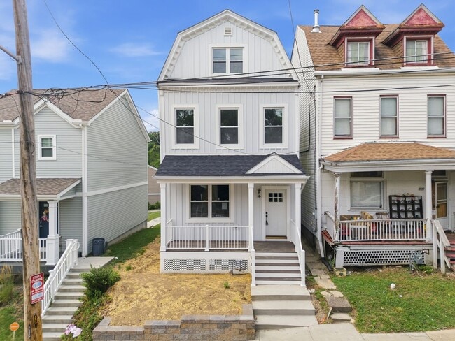 Building Photo - Gorgeous 4 bedroom 2 bath home in Garfield! Available now!