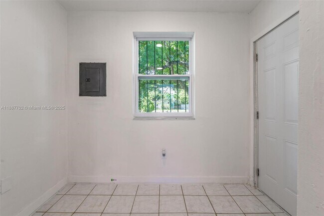 Photo - 1275 NW 43rd St Unidad B