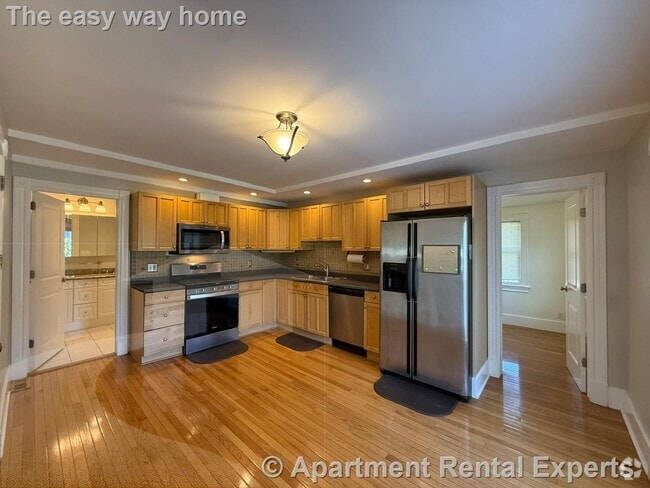 Building Photo - 128 N Marshall St Rental