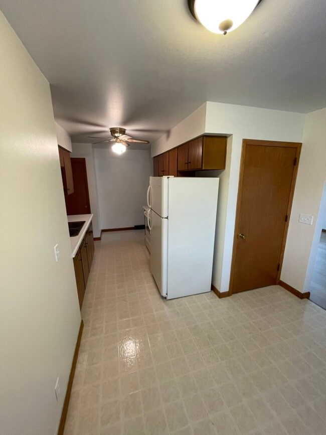 Photo - 2933 Leslie Ln