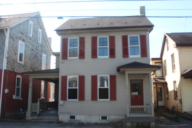 Single family home - 66 Front St House