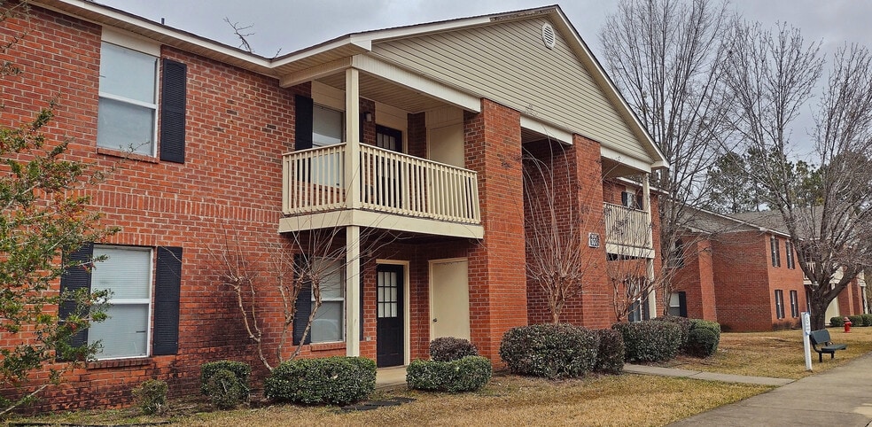 Rock Pointe Exterior