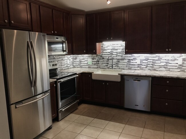Building Photo - Gorgeous Renovated Condo in Creve Coeur Cr...