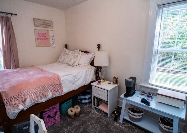 Photo - Grid 2 bedroom house available!