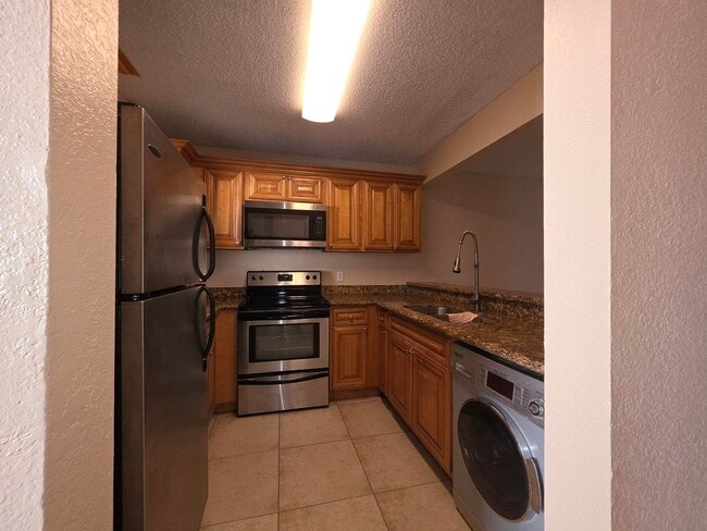1542 Lake Crystal Dr Unidad H