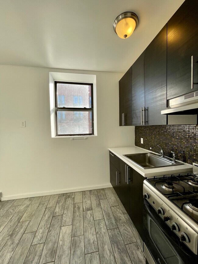 301 E 110th St Unit 4D
