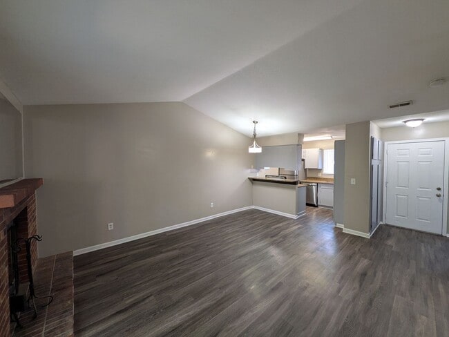 Photo - 2231 S Buckley Rd Unidad 202