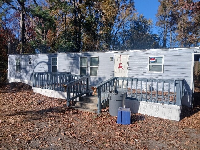 Building Photo - 3045 Crestview Dr