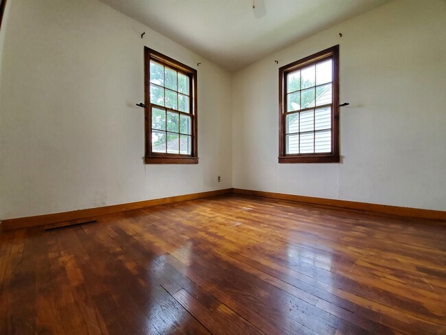 Photo - 1421 3rd St NE