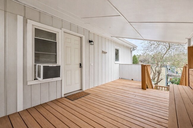 Photo - 205 Spring St