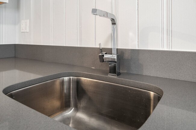 Photo - 1005-1007 N Aurora St, LLC Unit 3