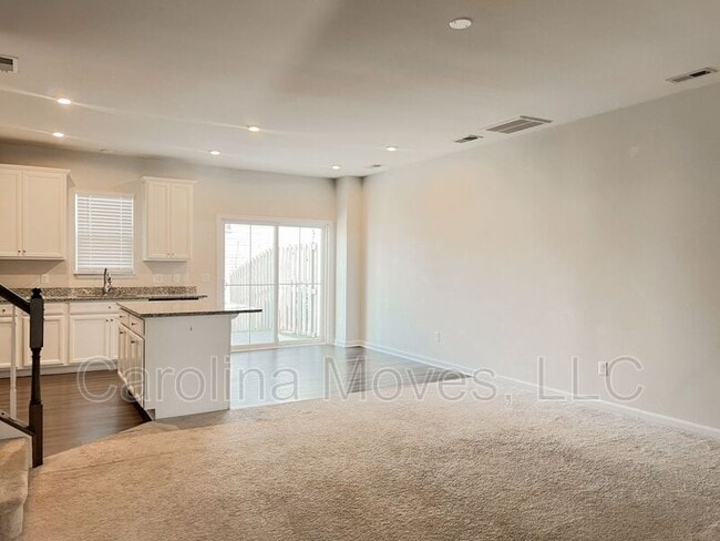 Photo - 415 Huntingdale Pl