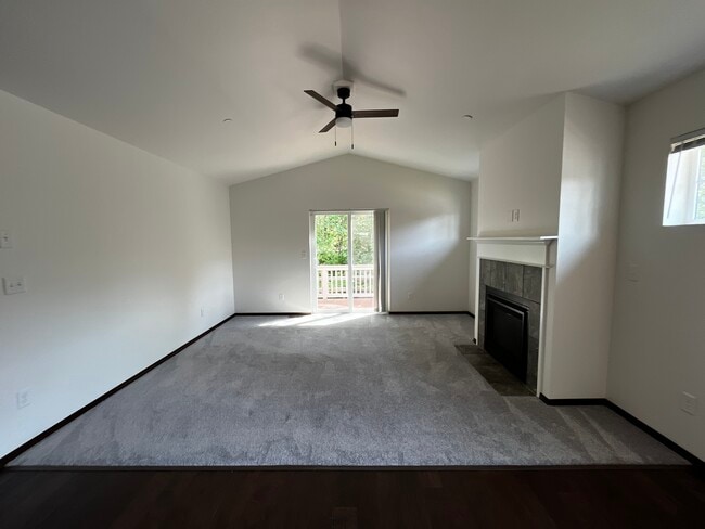 Photo - 703 Kodiak Ln
