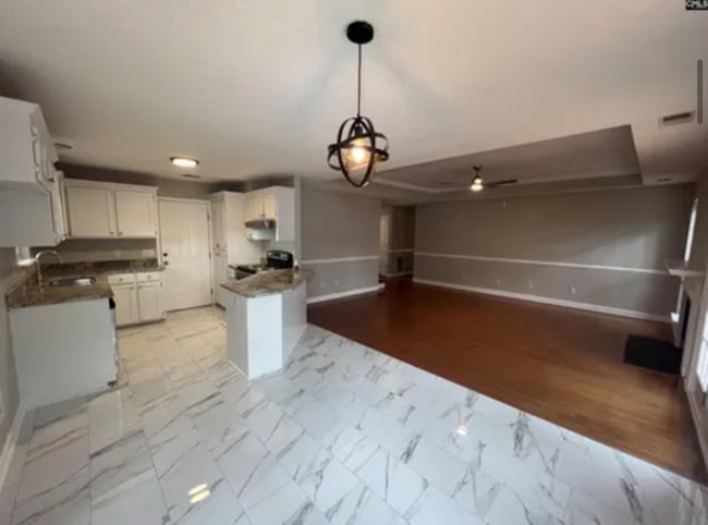 Photo - 404 Waterville Dr