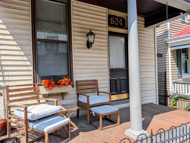 624 W 12th St Unit 1