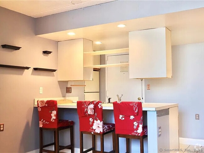 Building Photo - 60 Strawberry Hill Ave Unit 304 Rental