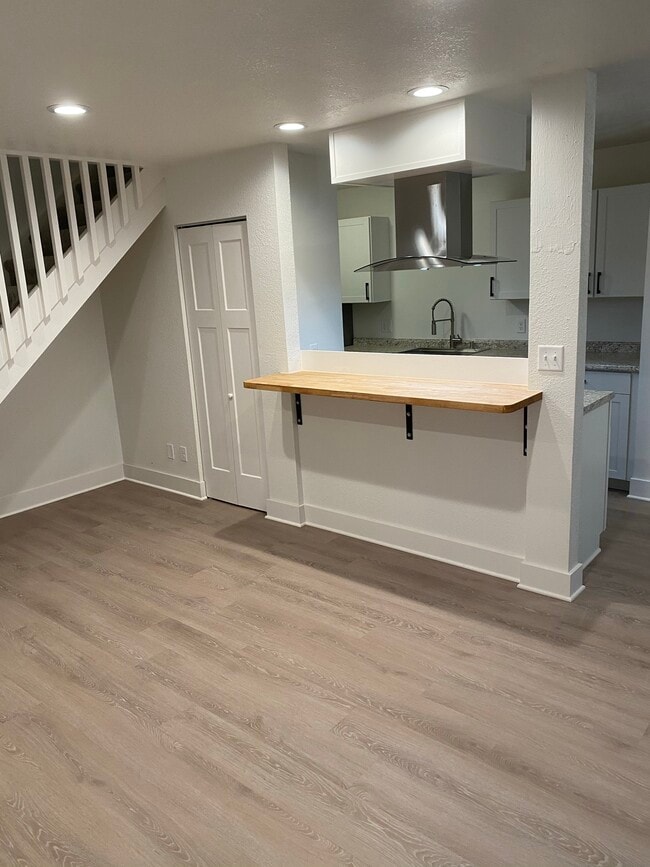 Photo - 5062 Amy Dr Unidad 8