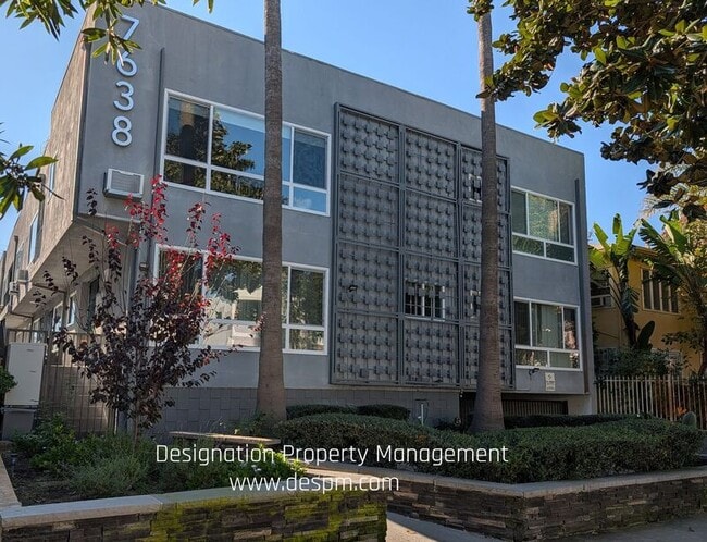 Building Photo - 7638 Hampton Ave Unit 08