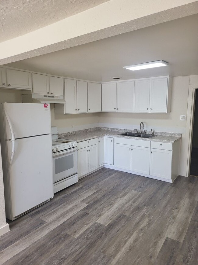 Photo - 721 Santa Fe Ave SW Unit Back