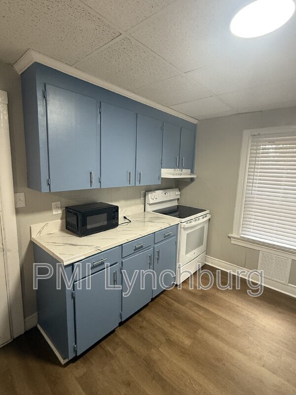 Photo - 719 Johnson St