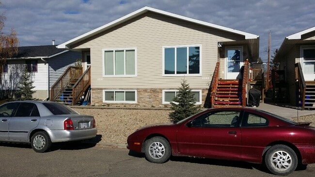 Building Photo - 3 Bed 1 Bath Unit 4808B