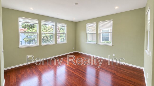 3011 Pacific Palm Way