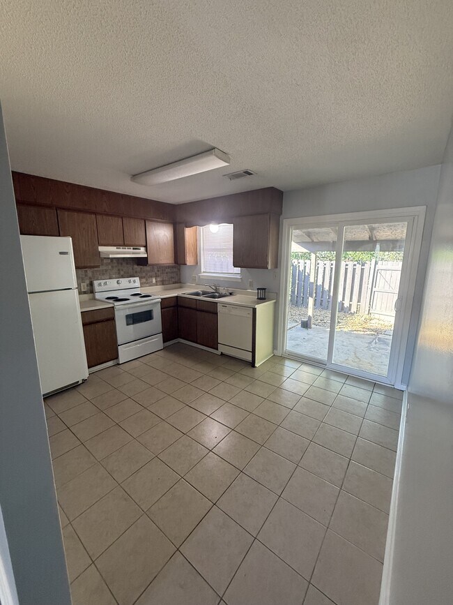 Photo - 131 Stonehedge Drive