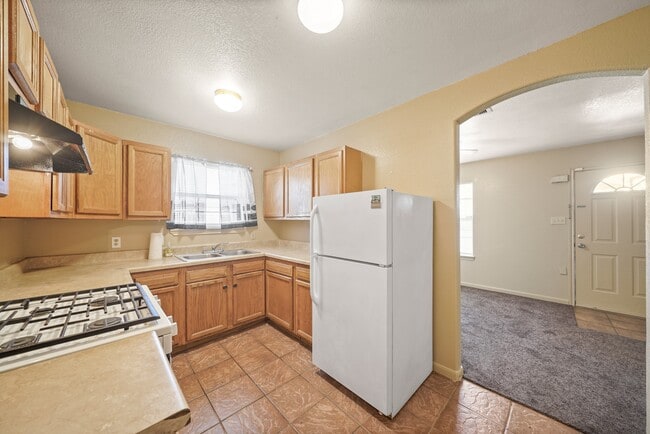 Photo - 4636 Mayflower St