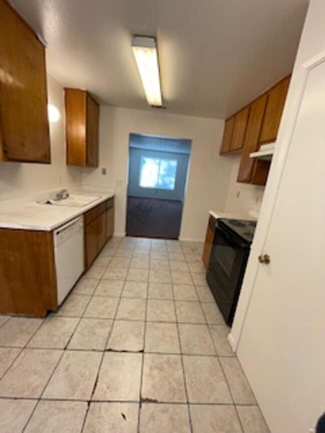 Photo - WH4422 Unit B