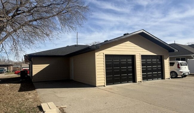 Photo - 2117 4th St