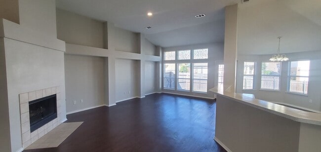 Photo - 4 Bed/2 Bath Home in Prime Rockwall Area w/ Fresh Paint & New Floors