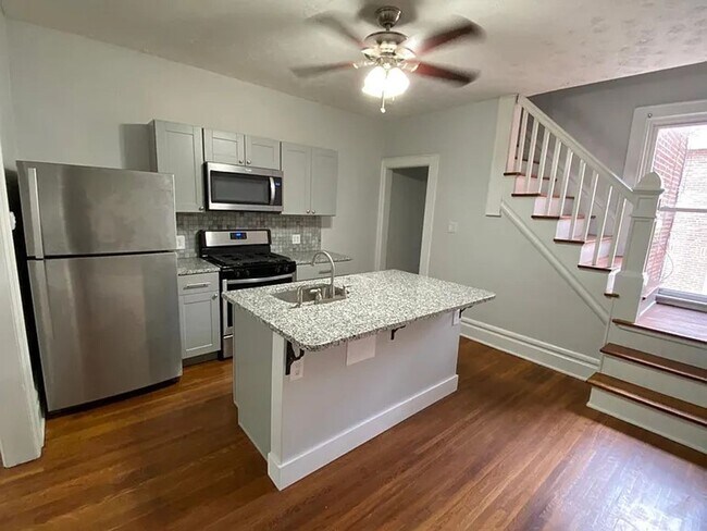 1701-1707-1707 Summit St Unit 1703 N. Summit Street