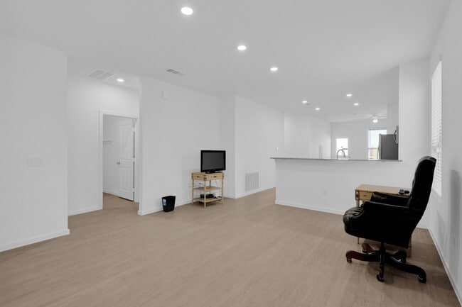 Photo - 319 Bismuth Dr