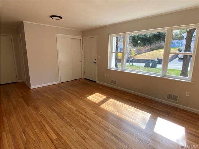 Photo - 18 Mountain Rd