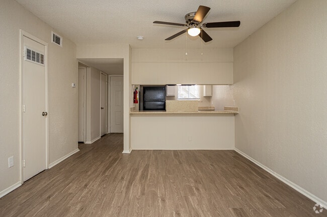 2HAB, 1,5BA - 737SF - Boulevard Apartment Homes