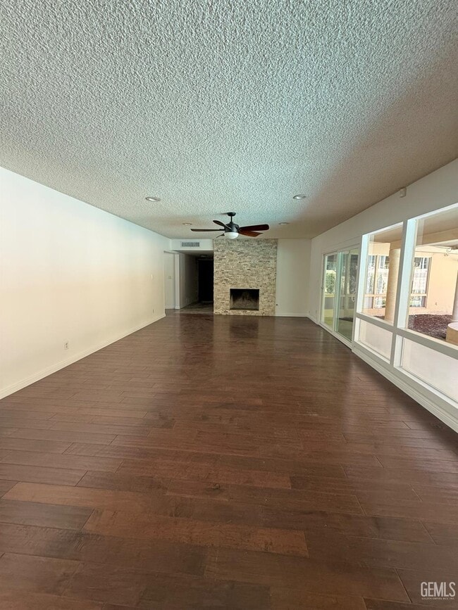 Photo - 400 Fairway Dr