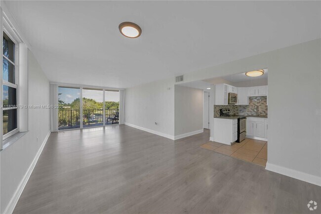 Building Photo - 13120 SW 92nd Ave Unit B-401 Rental
