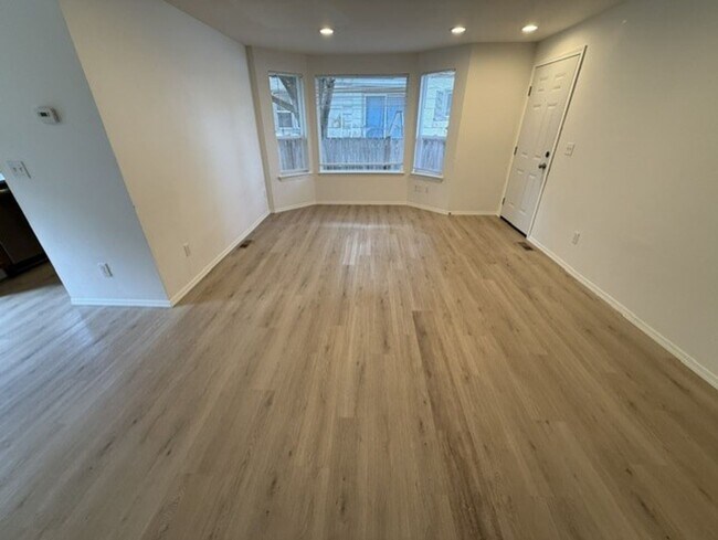 Photo - 8718 57th Dr NE