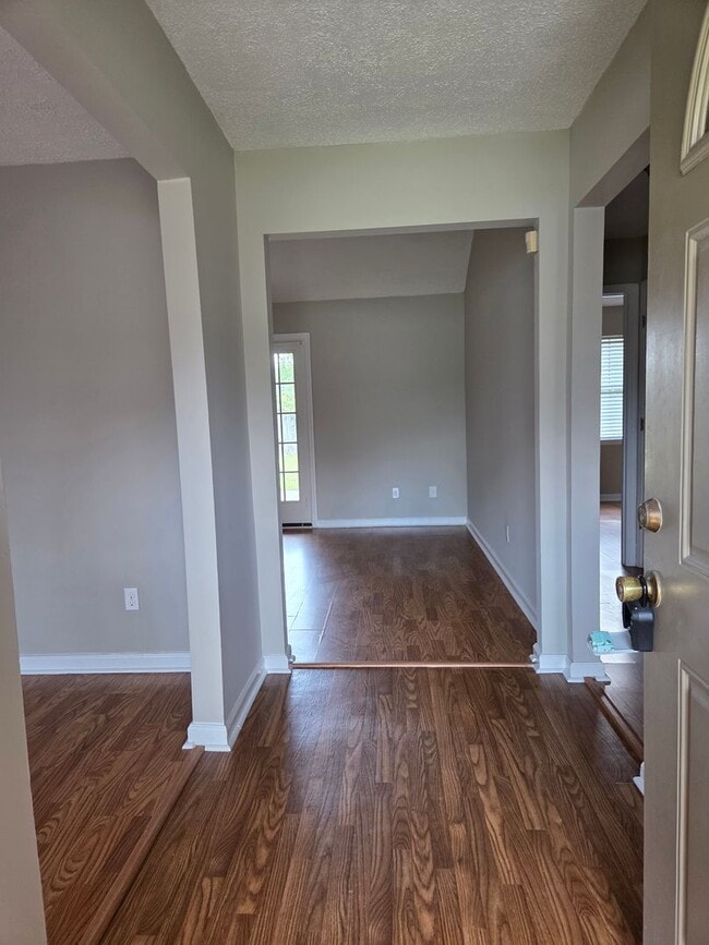 Photo - 3 Bedroom 2 bath fenced back yard in a quiet neighborhood!!