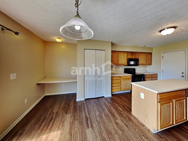 Photo - 5525 Village Grove Ln