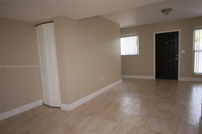 Photo - 479 NW 19th St Unidad 352