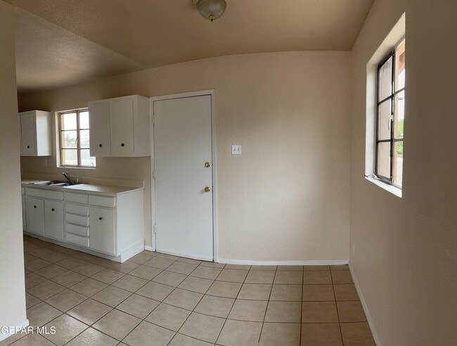 Photo - 5140 Tropicana Ave