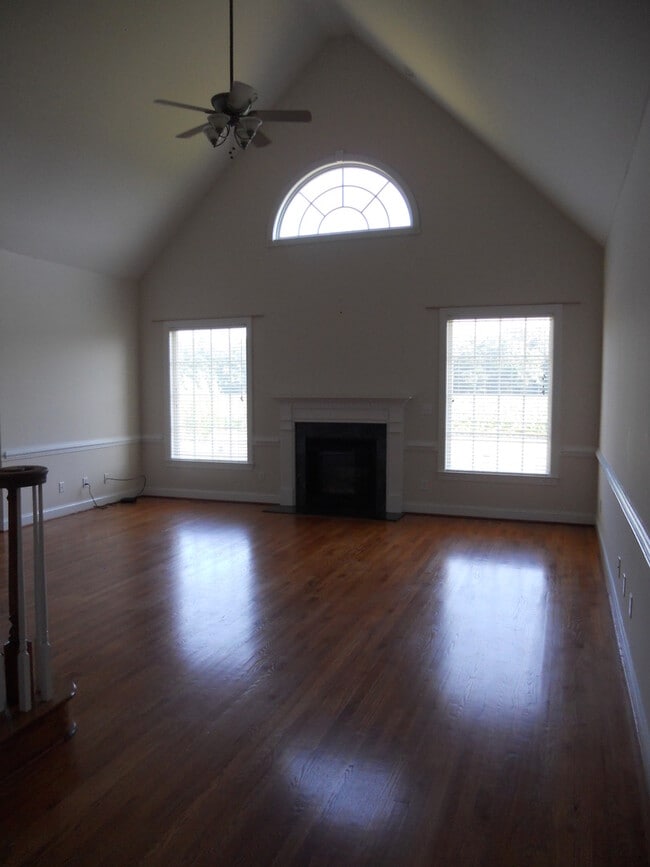 Photo - 409 Pointe Dr