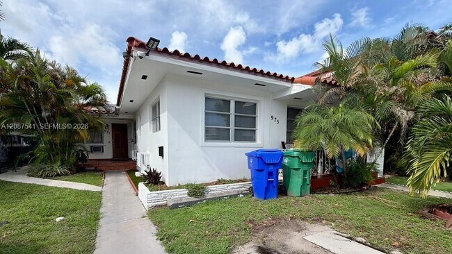 Photo - 975 SW 10th St Unit 5