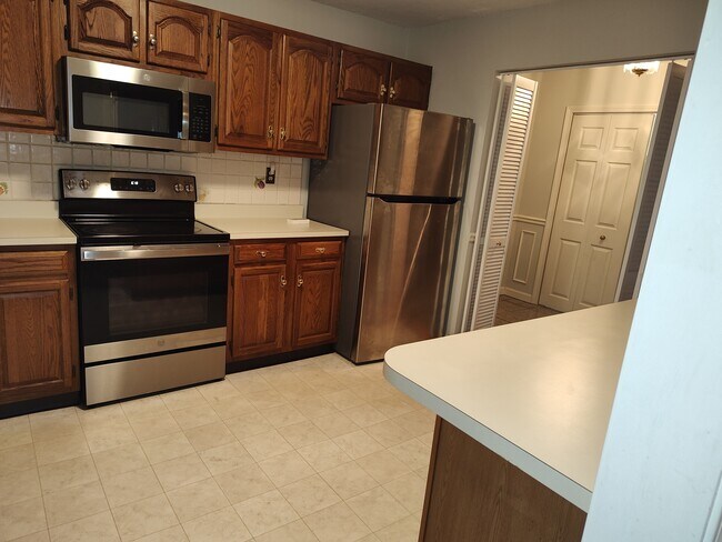 kitchen , view 2 - 40 Greenleaf St Unit 701